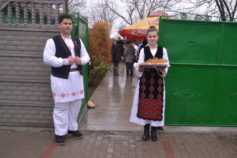 Sărbători de iarnă la Comloșu Mare. Video