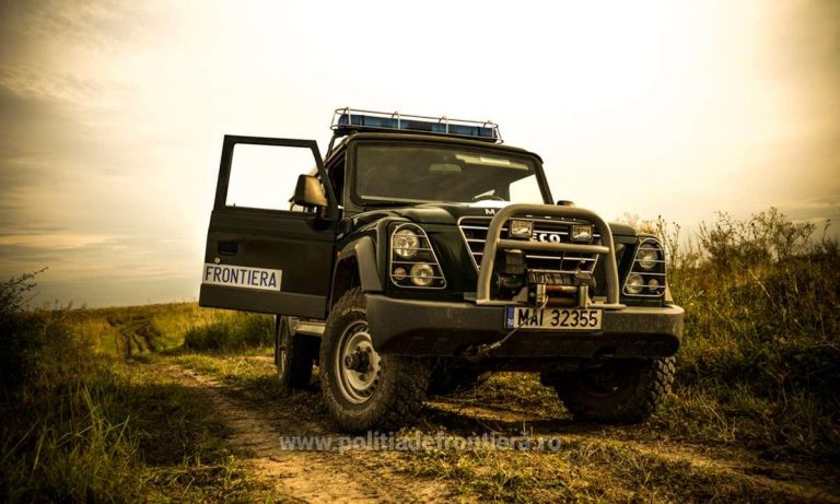 Adolescent prins pe fâșia verde, cu un bagaj în spinare. Ce căra în apropiere de granița cu Serbia