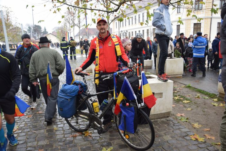 Un lugojean a venit pentru a 15-a oară în ultimii 18 ani pe bicicletă la Alba Iulia