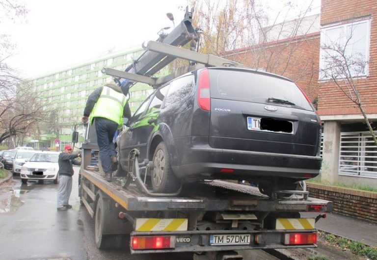 Șoferii blochează fără nici o jenă accesul către Spitalul Județean Timișoara. Nu rămân, însă, nepedepsiți