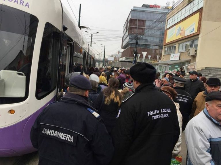 Poliția și jandarmii au luat cu asalt tramvaiele din Timișoara