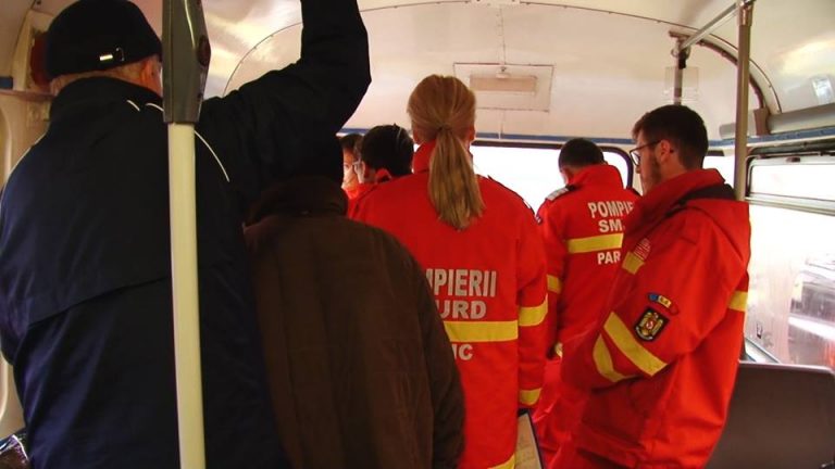 Incident într-un tramvai din Timișoara. Au intervenit medicii SMURD și polițiștii! Foto-video