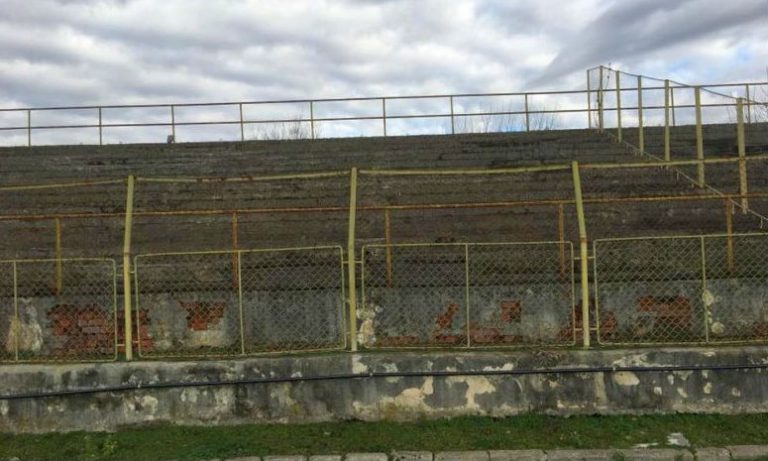 Timiș: Un stadion va fi demolat și refăcut în întregime