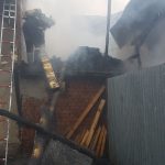 ISU Timiş a fost solicitat să intervină pentru lichidarea unui incendiu la anexele unei locuințe, din localitatea Mănăştiur (1)