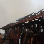 ISU Timiş a fost solicitat să intervină pentru lichidarea unui incendiu la anexele unei locuințe, din localitatea Mănăştiur (3)