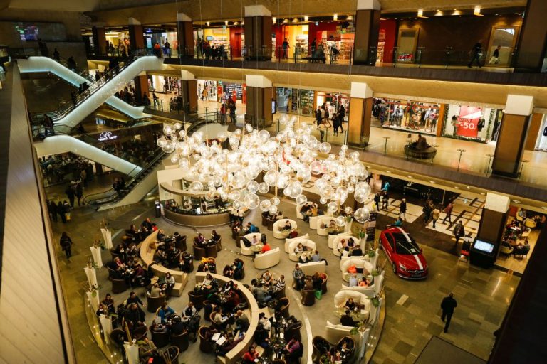 Iulius Mall Timișoara îți urează „happy new sales” și te invită să sărbătorești începutul de an cu promoții de până la 70%