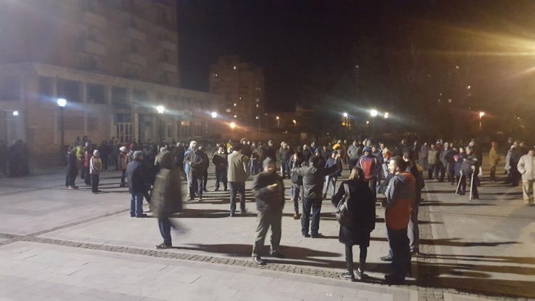 Reșițenii s-au alăturat și ei seriei de proteste de sâmbătă seara. Foto-Video
