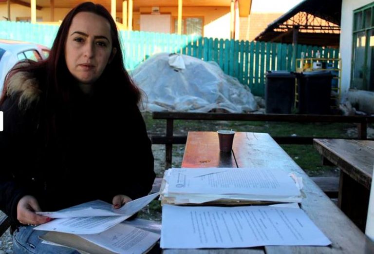 Povestea fetei care trăiește de 24 de ani în România, dar nu este cetățean român. Statul nu îi eliberează un buletin