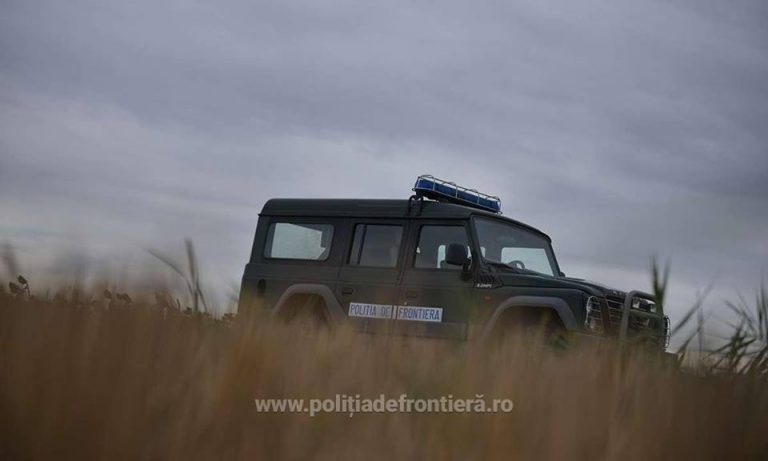 Încercau să treacă granița, cu ultimele puteri! În ce stare au fost găsiți doi migranți