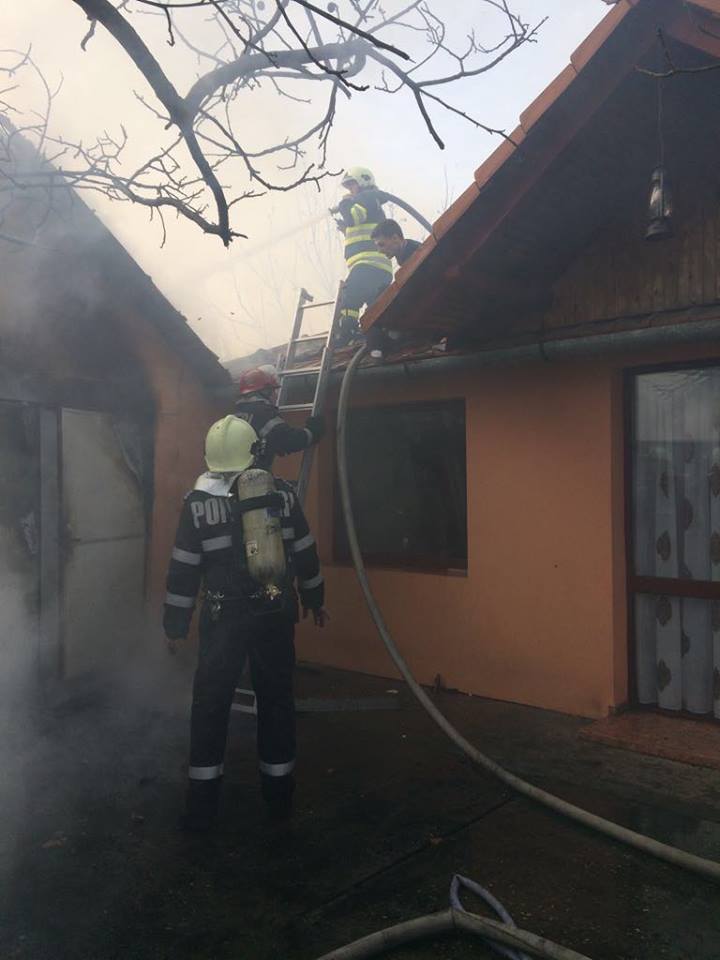 Incendiu într-un oraș din Banat, pompierii intervin chiar acum