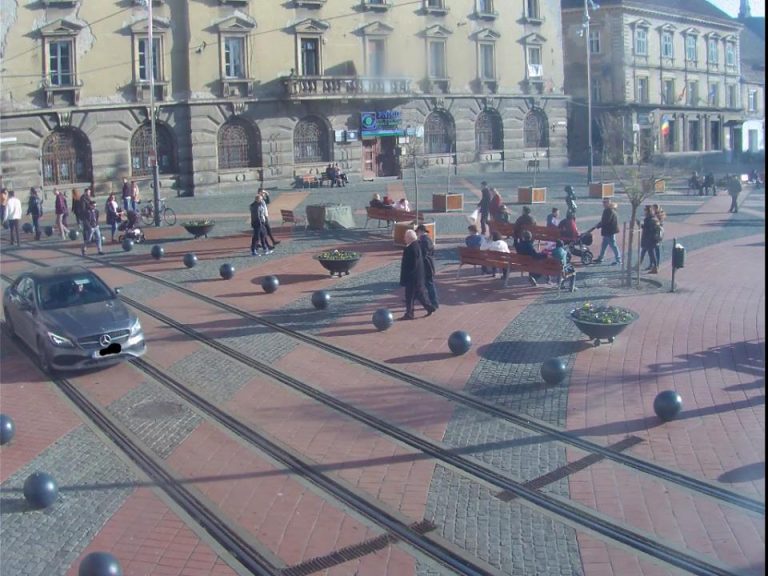 Plimbarea cu mașinile în Piața Libertății costă! Cât au scos din buzunare cei mai tupeiști șoferi