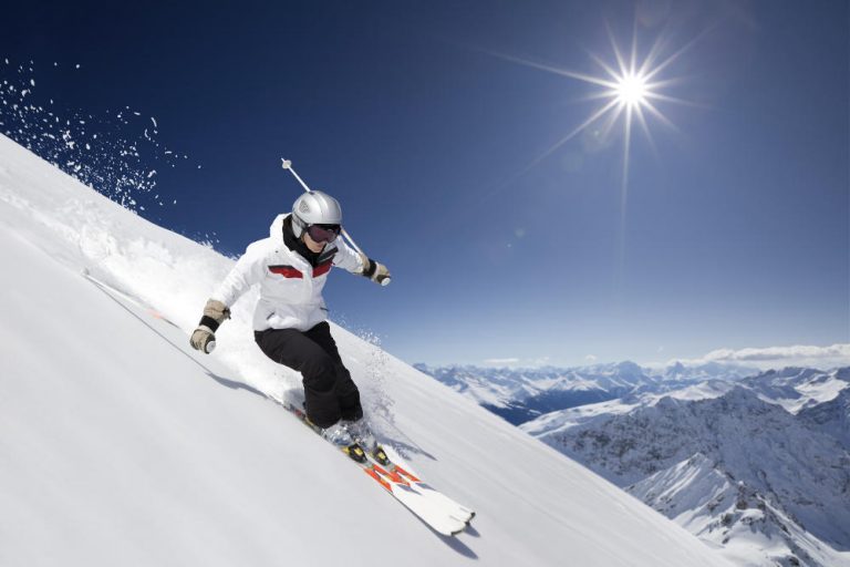 Echipamente de schi de sute de euro, plătite de la bugetul local. Ce primărie s-a ,,pregătit” de iarnă