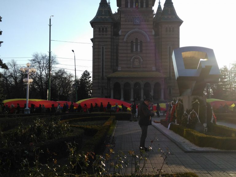Întindem o sută de metri de tricolor pentru Unire-video