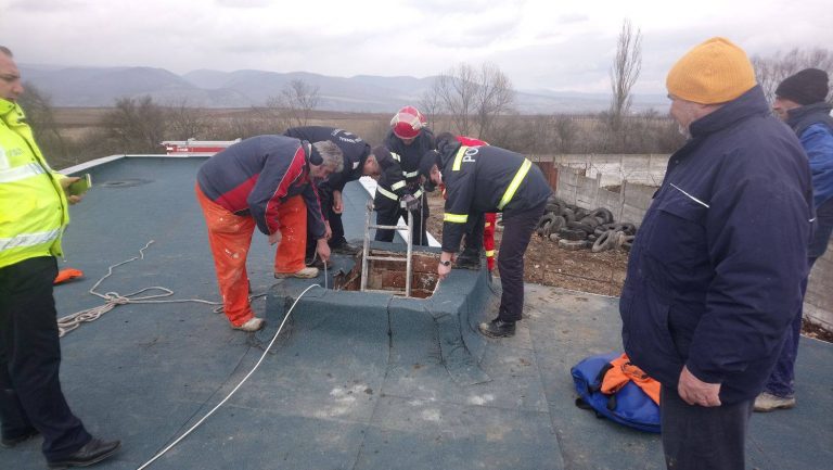 Accident de muncă în vestul țării, un muncitor a căzut de pe un rezervor de apă – foto