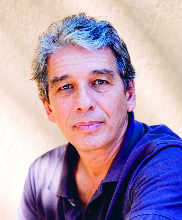 „Cărțile nu există decât dacă oamenii și le amintesc” – Interviu cu scriitorul şi chirurgul Florin Chirculescu