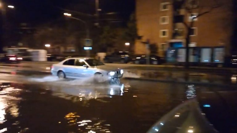 Aquatim a ajutat Timișoara să aibă un lac nocturn – foto-video