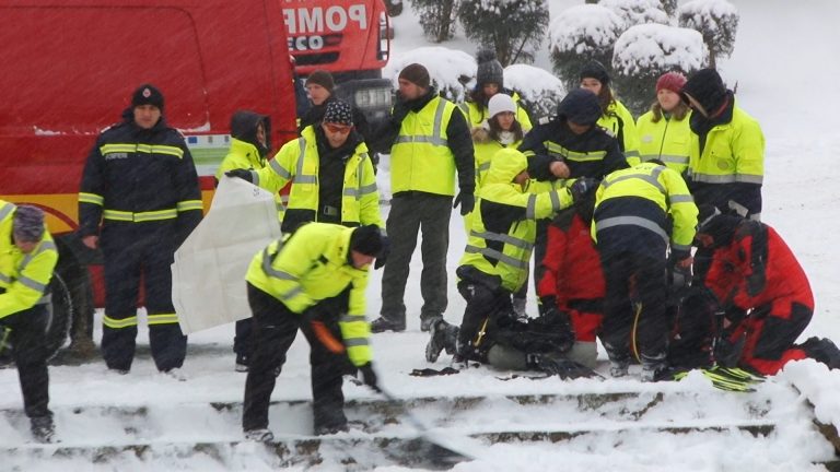 Ziua Protecţiei Civile, sărbătorită pe ger în Parcul Alpinet. Foto-video