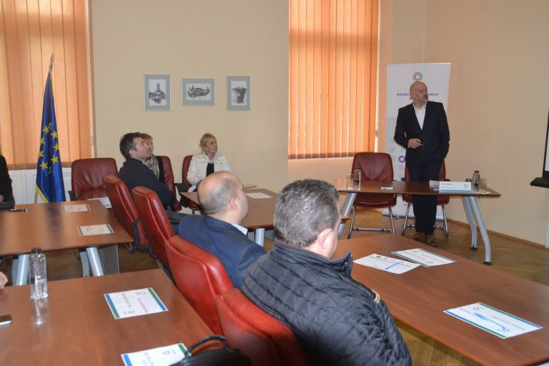 Încă 18 firme au semnat pentru a primi fonduri nerambursabile de dezvoltare a întreprinderilor