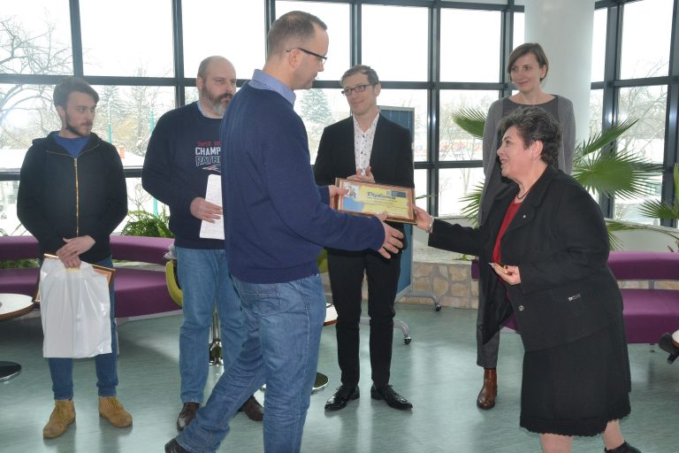 Expoziție de portrete și premii la Biblioteca Universității Politehnica