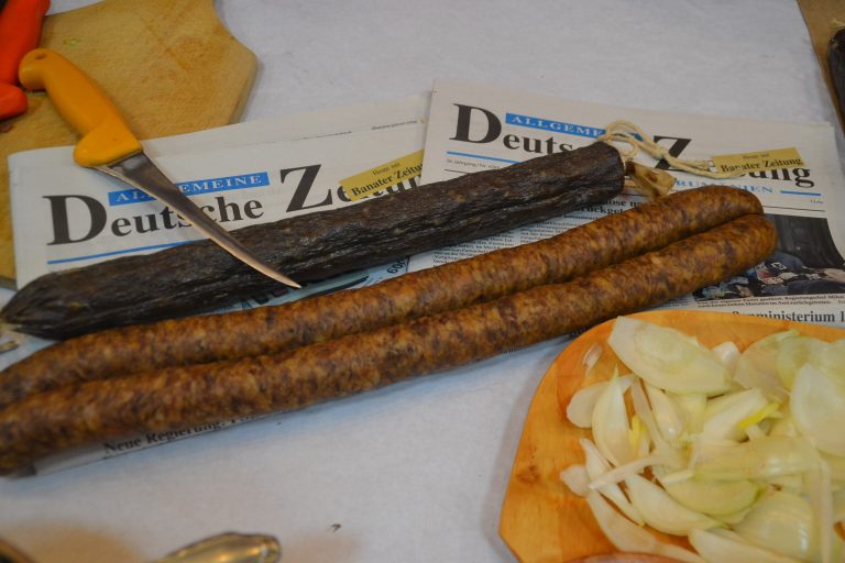 Tradiționala degustare a cârnaţilor bănăţeni, „Worschtkoschtprob”, la o nouă ediție