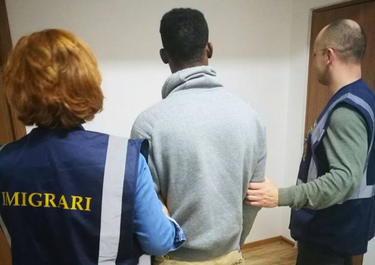 African depistat la Timişoara, scos sub escortă din România