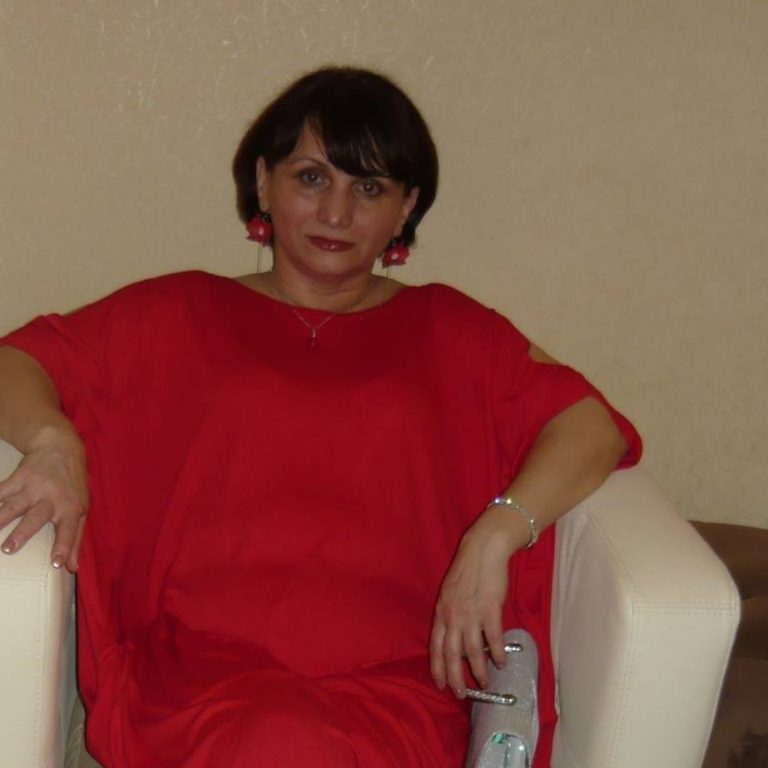 „Poezia nu are sex” – Interviu cu poeta Ioana Burghel