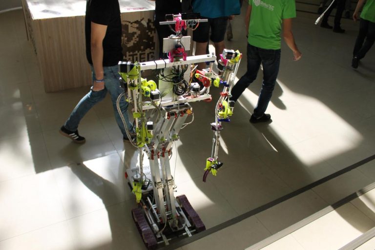 Concursul național RoboTEC pornește la drum pentru a patra oară