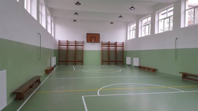 Orele de educație fizică vor fi diferite pentru elevii unui liceu din Timișoara. Sala de sport s-a transformat. Foto