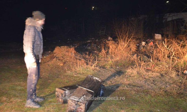 Tânăr depistat în timp ce încerca să introducă ilegal în ţară 1.000 de pachete cu ţigări de contrabandă – foto