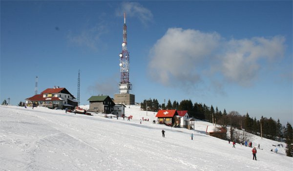 Studenții de la UEM au avut parte de o inedită tabără de schi