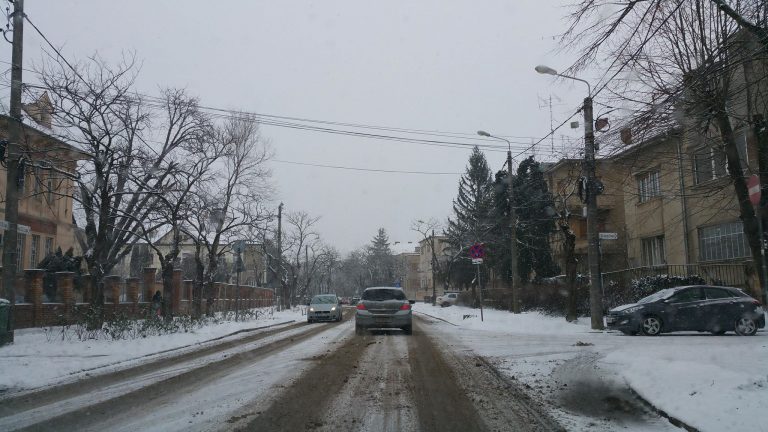 România întâmpină luna lui Mărțișor în straie albe. Veștile meteorologilor despre vremea din zilele următoare