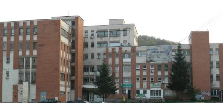 Policlinica Reşiţa, focar de infecţii pe care nu-l vede nimeni!