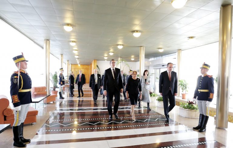 Președintele Serbiei, Aleksandar Vucic, a discutat cu premierul posibilitatea reluării traficului feroviar pe ruta Timișoara-Vârșeț