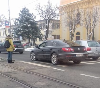 Elevă călcată pe trecerea de pietoni! Șoferița de abia luase permisul de conducere