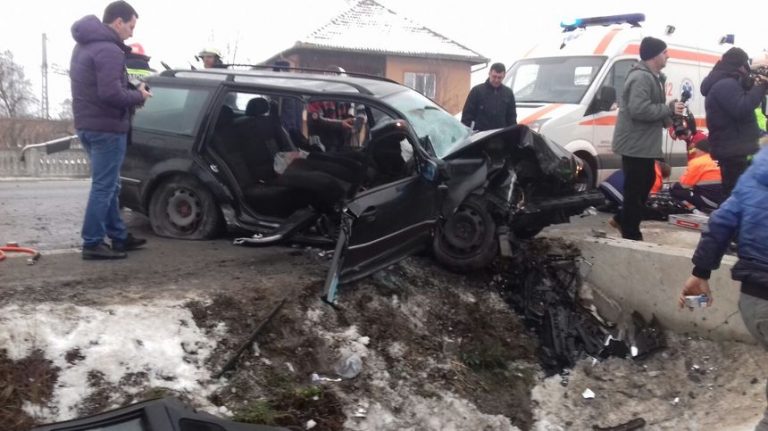 Cinci victime, din care trei încarcerate, într-un grav accident pe un drum din România!