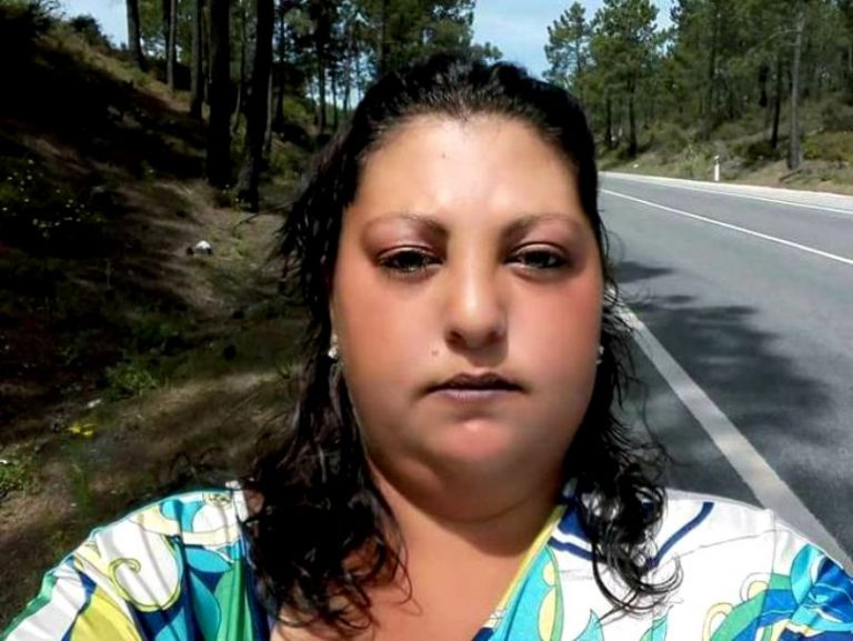 Toți credeau că doarme în autocar, dar era moartă. Povestea unei mame care a mers până la capăt pentru cei trei copii