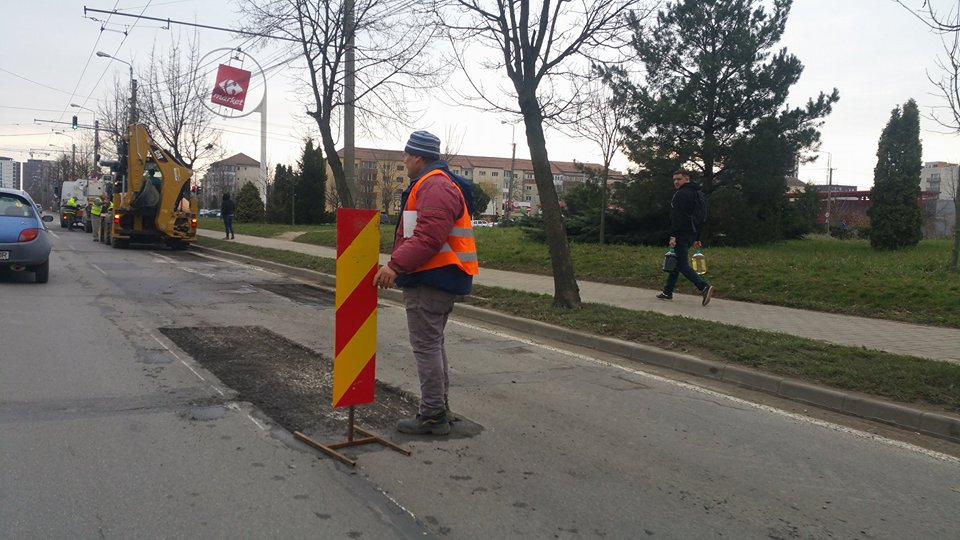 Încep lucrările de reparații și întreținere la străzi și trotuare