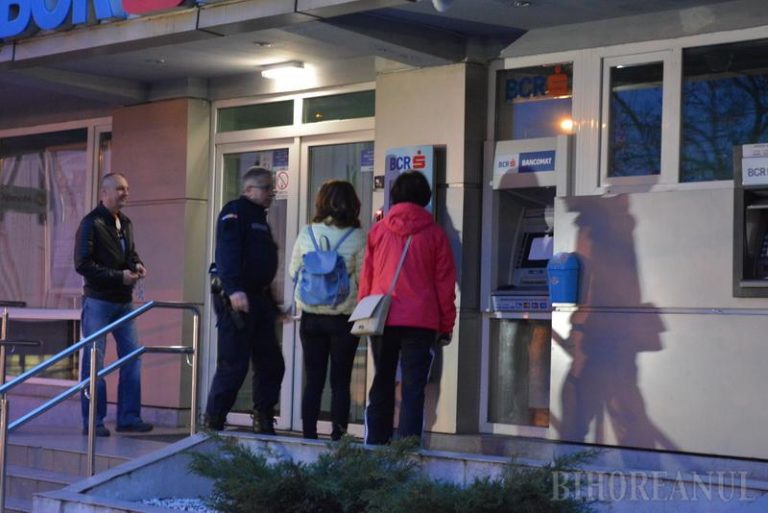 Copil de doi ani, la spital după ce s-a curentat la un bancomat, în vestul țării