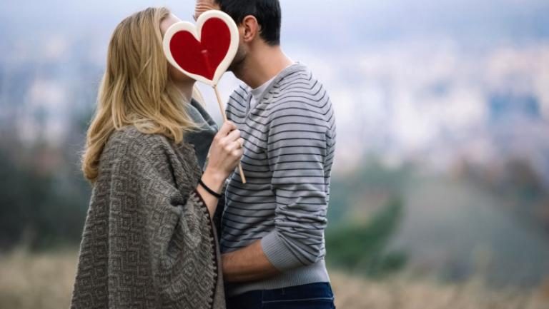 Solstițiul de vară, marcat prin poeme de dragoste la Timișoara. Iubirea învăluie centrul orașului