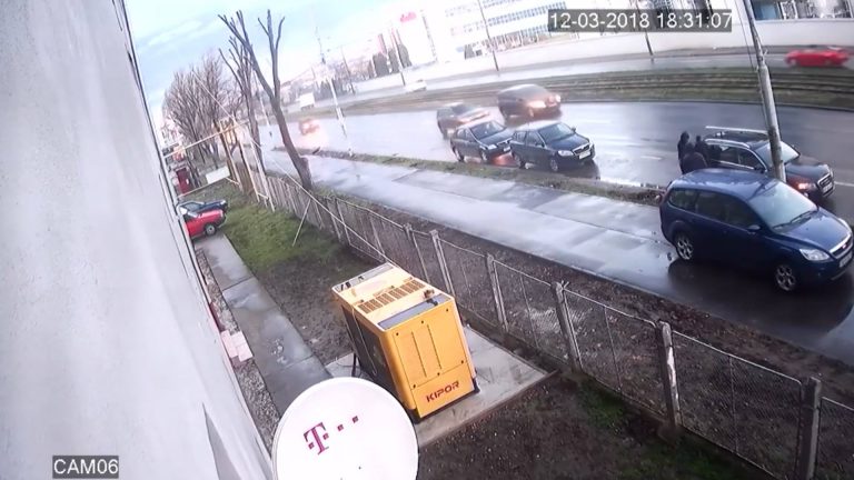 Furt în plină zi dintr-o mașină pe Calea Buziașului ! Imagini video în exclusivitate !