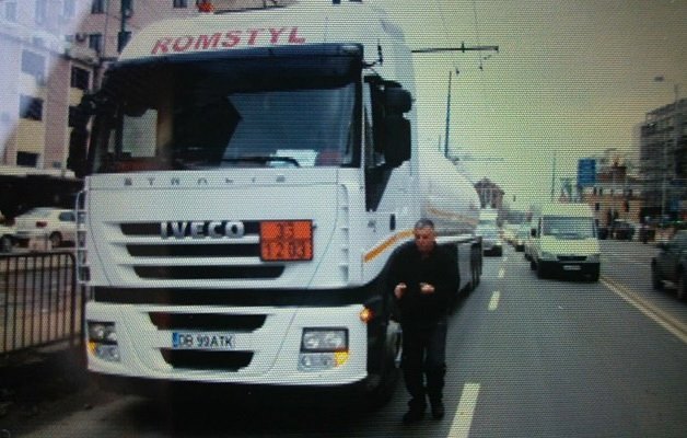 Zeci de camioane în zonele interzise din Timişoara! Pasajul Jiul este păzit non stop