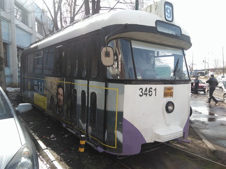 Femeie înjunghiată în tramvaiul 9, la Timișoara! Nimeni n-a sărit să o ajute! Foto-video