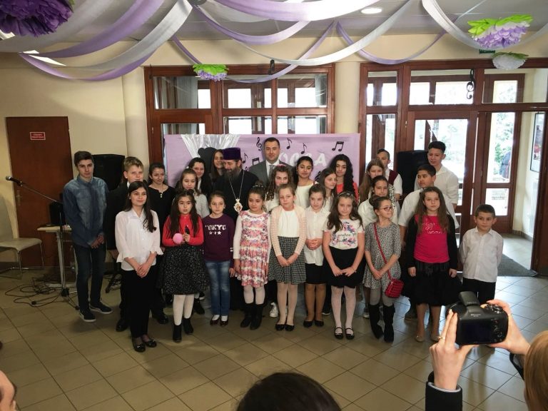 Festival-concurs „Vocea de Aur” la Bătania (Battonya). Foto