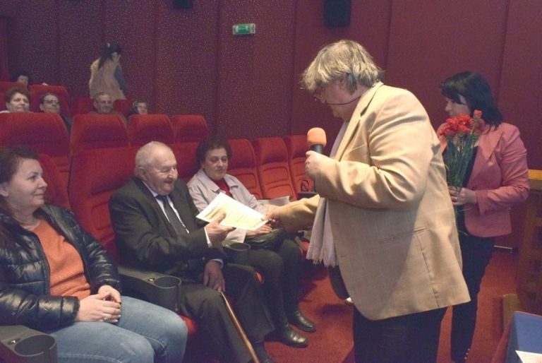 Diplome şi premii în bani pentru seniorii Lugojului