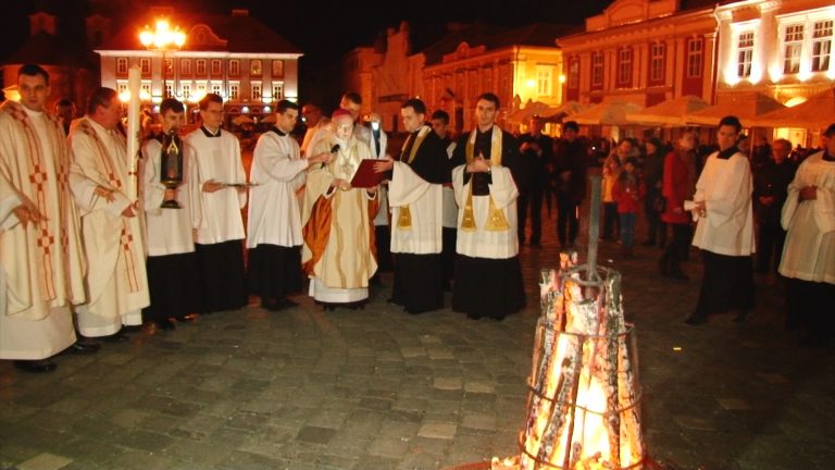 Vestea Învierii Mântuitorului, primită cu mare bucurie de credincioșii romano-catolici din Timișoara. Video