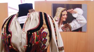 Patrimoniu etnografic, a treia expoziție din cadrul proiectului Colecții și colecționari din România..Still011