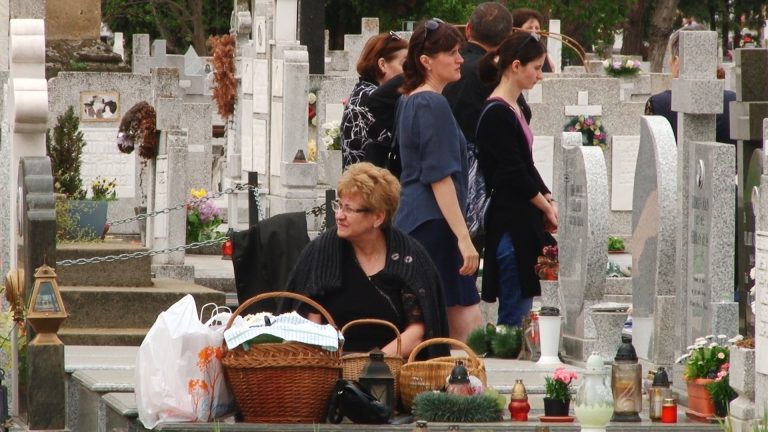 Paştele Blajinilor sau Ziua celor Adormiţi, în Cimitirul Eroilor din Timișoara. Foto-Video