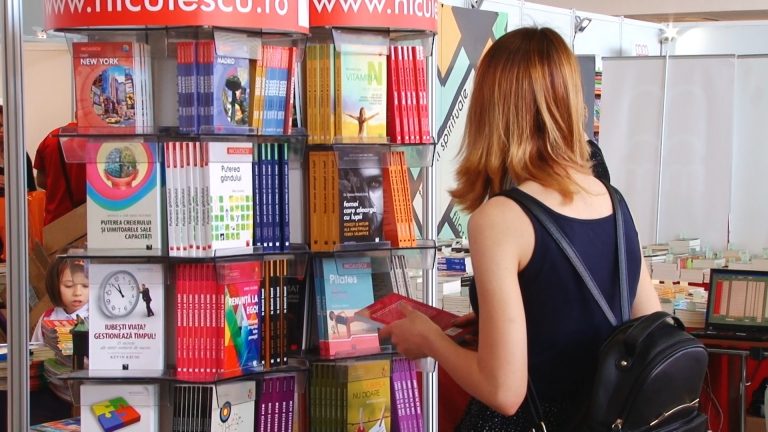 10 cititori fideli ai Banatul azi au câștigat vouchere în valoare de 100 de lei, la Bookfest!
