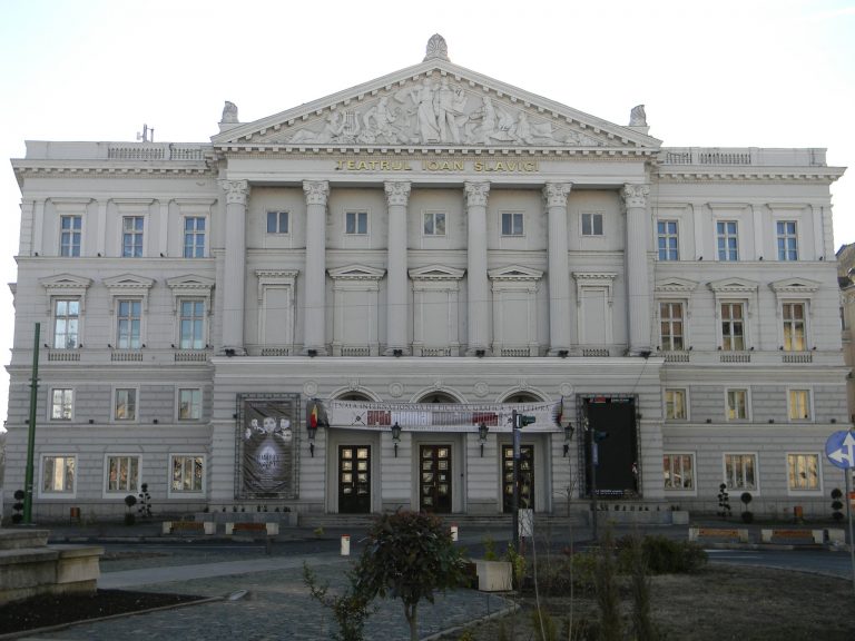 Teatrul Clasic „Ioan Slavici” din Arad, reabilitat cu 14 milioane de lei