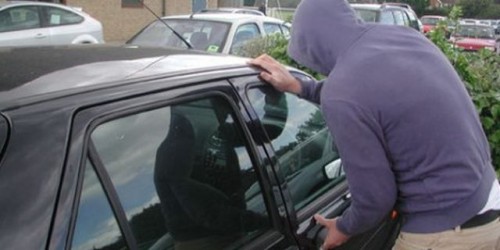 Noi metode de furt din autoturisme! Ce a pățit un bărbat care se întorcea din vacanța de 1 Mai